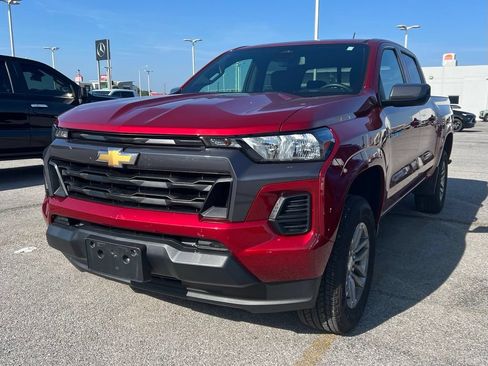 Used 2025 Chevrolet Colorado LT RWD image 3