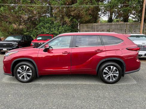 Used 2023 Toyota Highlander XLE AWD/4WD image 7