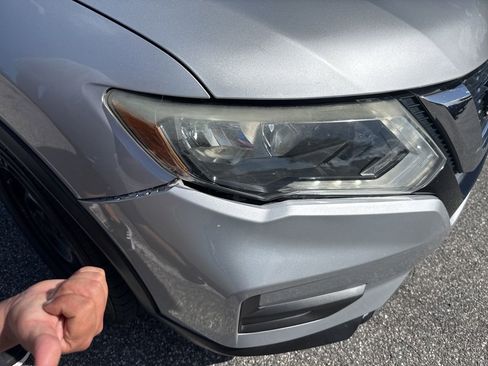 Used 2017 Nissan Rogue S image 3