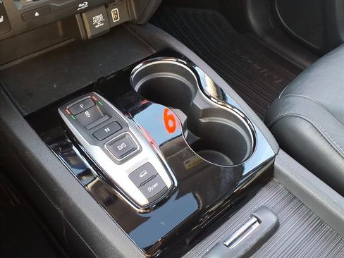 Used 2019 Honda Pilot Touring image 15