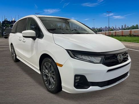 New 2026 Honda Odyssey Touring image 9