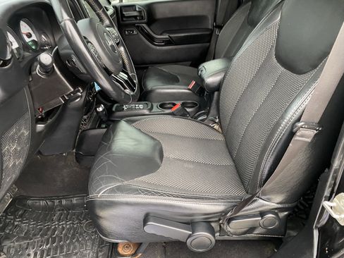 Used 2016 Jeep Wrangler Unlimited Sahara image 11