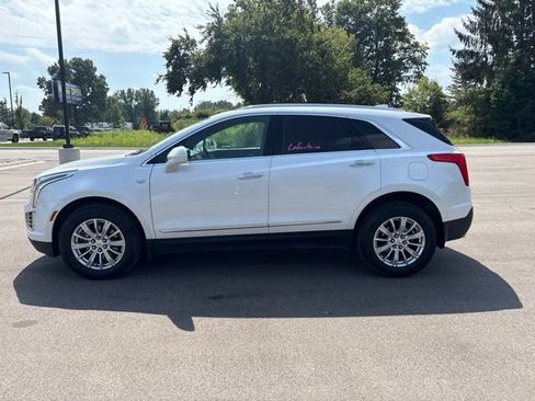 Used 2017 Cadillac XT5 FWD image 2