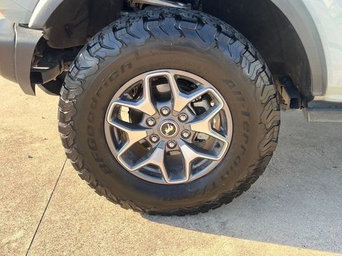 Used 2023 Ford Bronco Badlands image 41