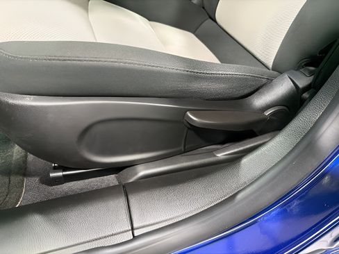 Used 2012 Chevrolet Cruze LS FWD image 12
