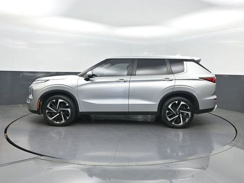 Used 2022 Mitsubishi Outlander SE AWD/4WD image 2