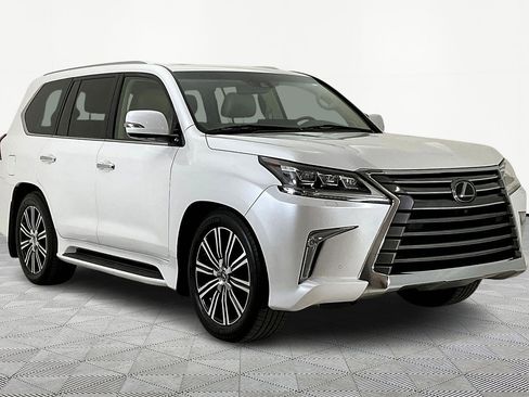 Used 2019 Lexus LX 570 4WD w/ Luxury Package image 3