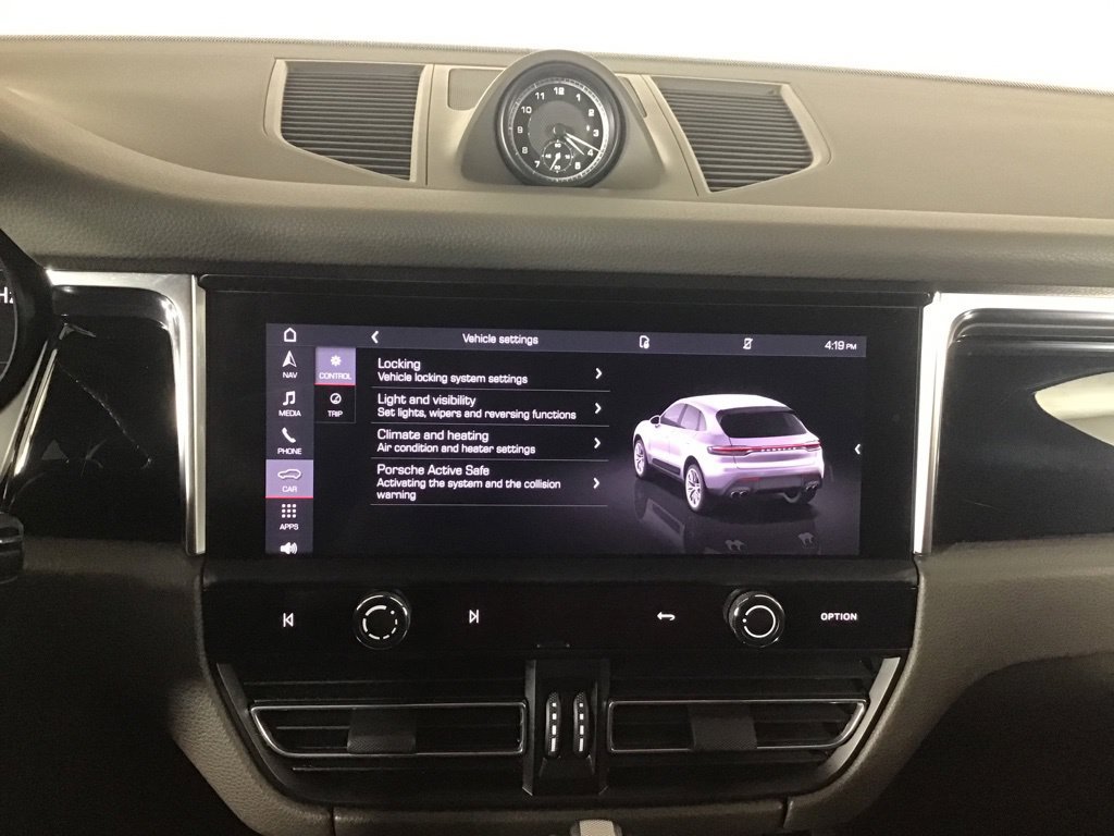 Certified 2023 Porsche Macan Turbo AWD/4WD image 34