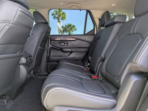 Used 2025 Honda Pilot Elite image 15