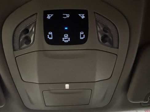 Used 2022 Chrysler Pacifica Touring-L w/ Uconnect Theater Family Group image 17