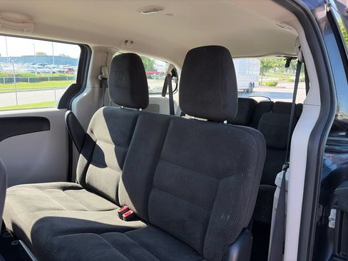 Used 2016 Dodge Grand Caravan American Value Package FWD image 31