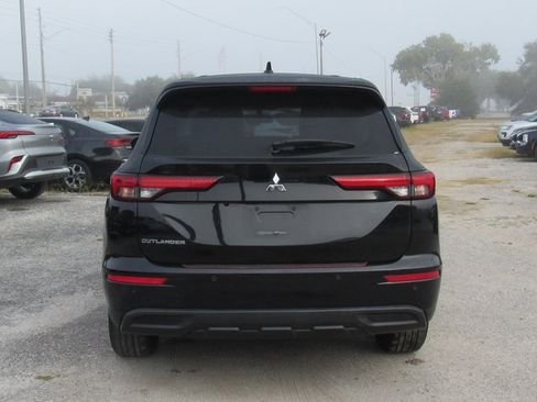 Used 2022 Mitsubishi Outlander ES image 4