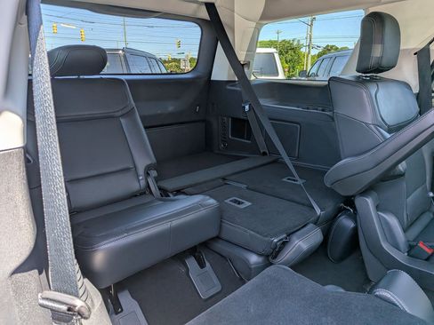Used 2025 Ford Expedition Platinum AWD/4WD image 35