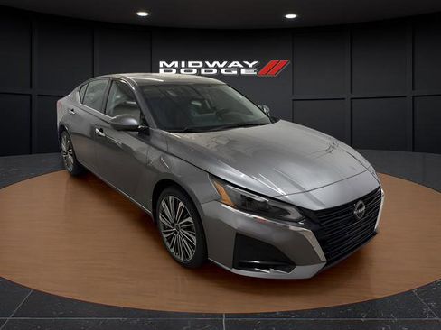 Used 2023 Nissan Altima 2.5 SL AWD/4WD image 2