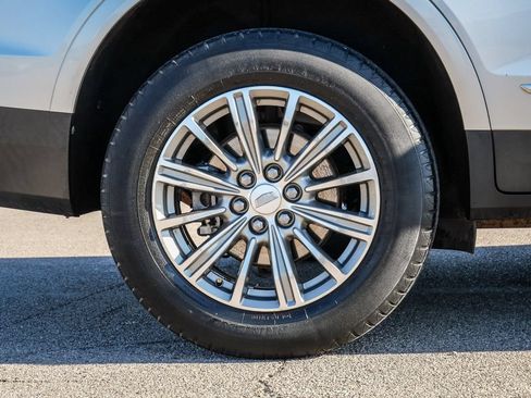 Used 2017 Cadillac XT5 Luxury w/ Driver Awareness Package FWD image 9