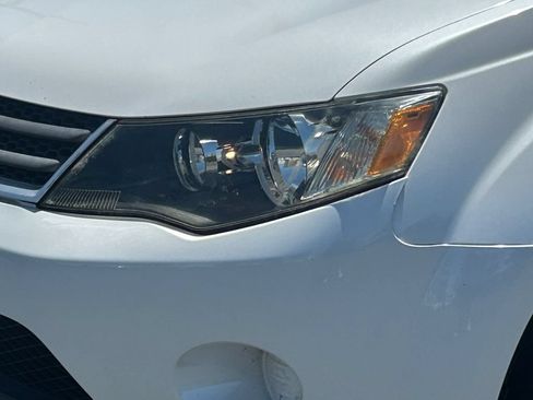 Used 2007 Mitsubishi Outlander ES FWD image 11