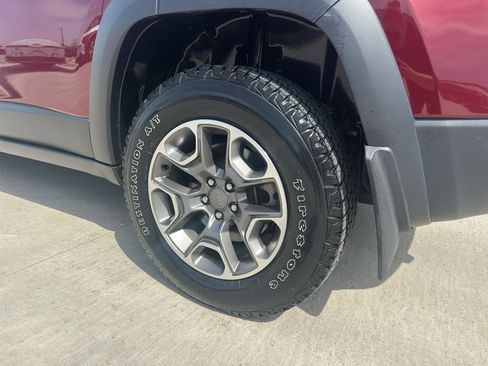 Used 2021 Jeep Cherokee Trailhawk AWD/4WD image 8