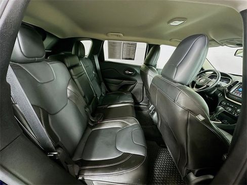 Used 2015 Jeep Cherokee Latitude w/ Comfort/Convenience Group image 25