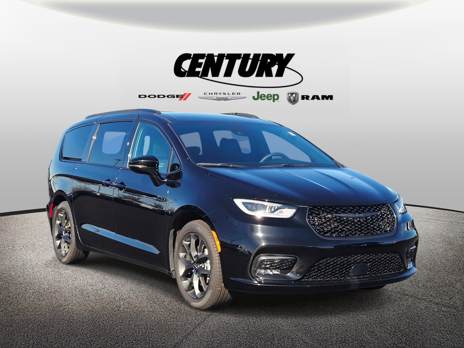 Used 2024 Chrysler Pacifica Touring-L FWD image 1