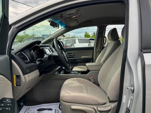 Used 2018 Kia Sedona L FWD image 17