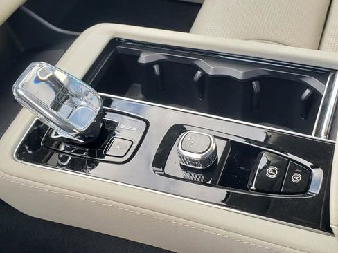 New 2026 Volvo XC90 T8 Ultra w/ Protection Package Premier AWD/4WD image 25