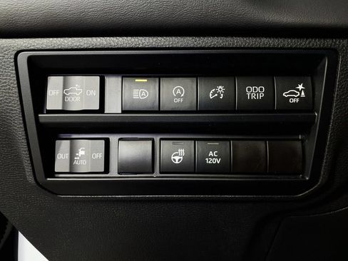 Used 2023 Toyota Tundra Platinum AWD/4WD image 19