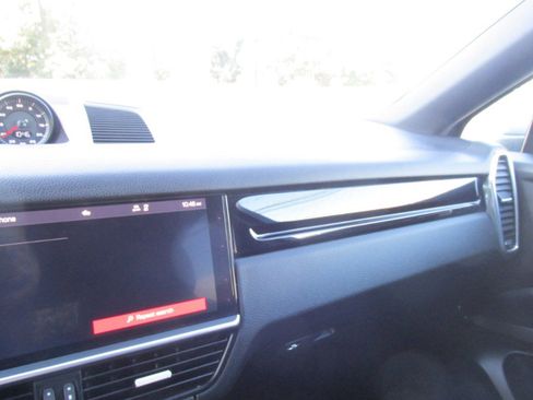 Used 2020 Porsche Cayenne image 42