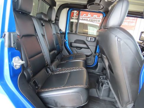 Used 2022 Jeep Gladiator Overland AWD/4WD image 29