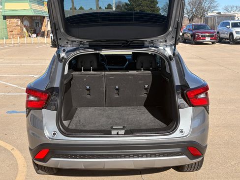 Certified 2025 Chevrolet Trax LT w/ LT Convenience Package image 21