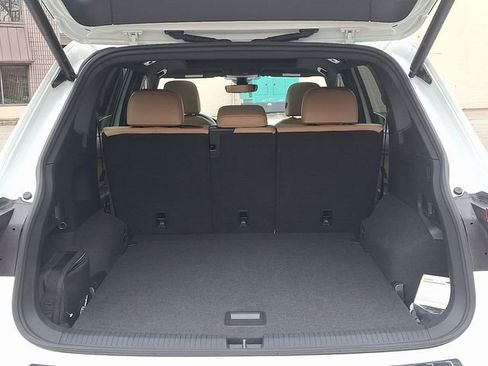 Certified 2024 Volkswagen Tiguan SE image 30