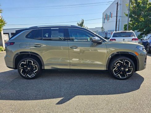 Used 2025 Volkswagen Tiguan SEL R-Line AWD/4WD image 2