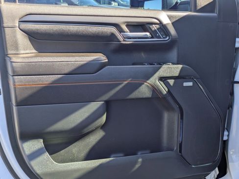 Used 2024 GMC Sierra 2500 AT4 w/ AT4 Premium Plus Package image 12