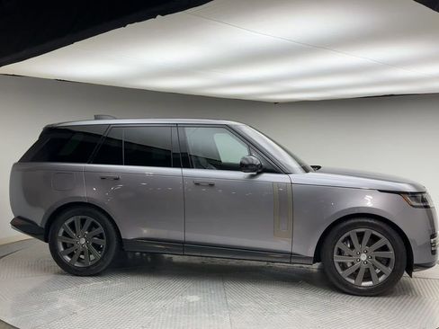Used 2023 Land Rover Range Rover SE image 9