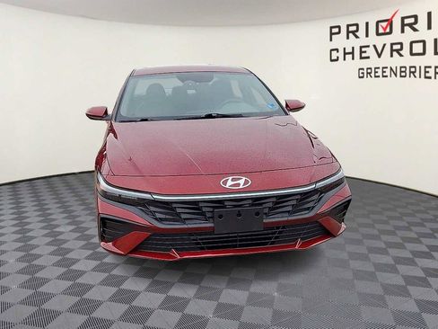 Used 2024 Hyundai Elantra SE image 3