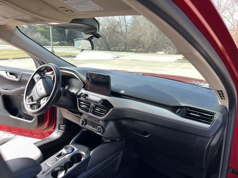 Used 2020 Ford Escape SE image 29