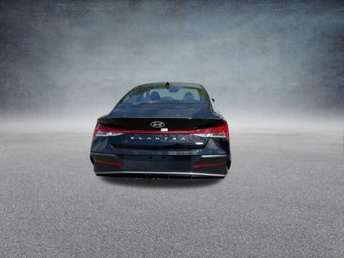 New 2025 Hyundai Elantra Limited image 19