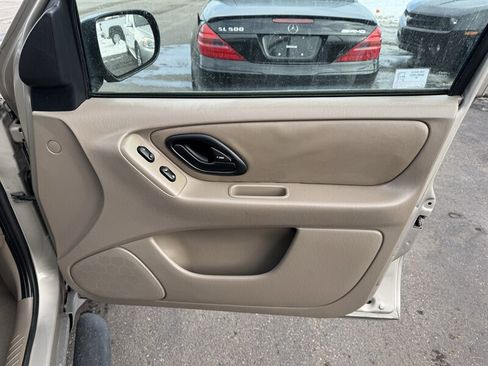 Used 2001 Ford Escape XLT image 24