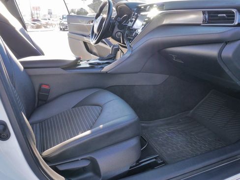 Used 2020 Toyota Camry SE image 12