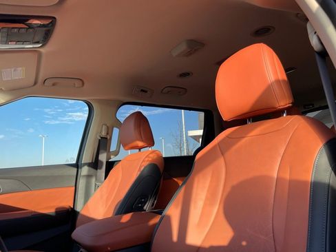 New 2026 Kia Carnival EX FWD image 21
