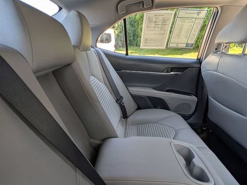 Used 2018 Toyota Camry SE w/ Moonroof Package FWD image 31