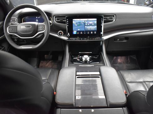 Used 2024 Jeep Wagoneer L 4WD image 18