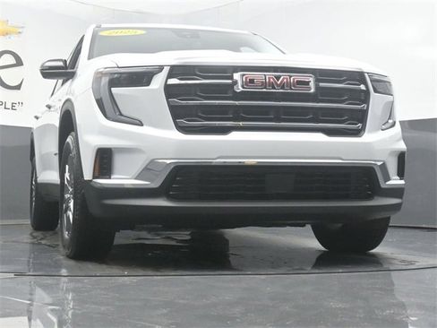 Used 2025 GMC Acadia Elevation image 3