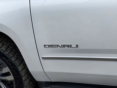 Used 2017 GMC Yukon Denali w/ Open Road Package AWD/4WD image 10