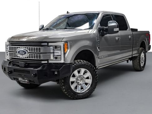 Used 2019 Ford F250 Platinum w/ Platinum Ultimate Package AWD/4WD image 4