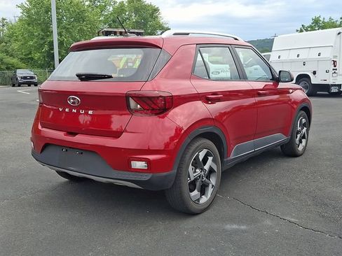 Used 2023 Hyundai Venue Limited FWD image 14