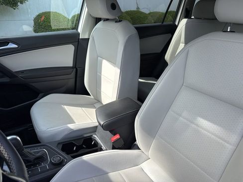 Used 2021 Volkswagen Tiguan SE AWD/4WD image 23