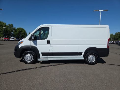 Used 2025 RAM ProMaster 2500 w/ U-Haul Equipment Group FWD image 11