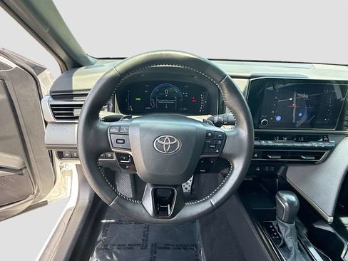 Used 2025 Toyota Camry SE w/ Convenience Package FWD image 11