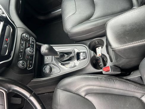 Used 2020 Jeep Cherokee Limited AWD/4WD image 16