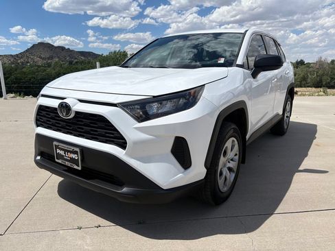 Used 2022 Toyota RAV4 LE FWD image 1